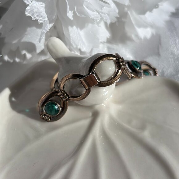 VINTAGE SIMMONS FAUX EMERALD CRYSTAL LINK BRACELET - Picture 5 of 8